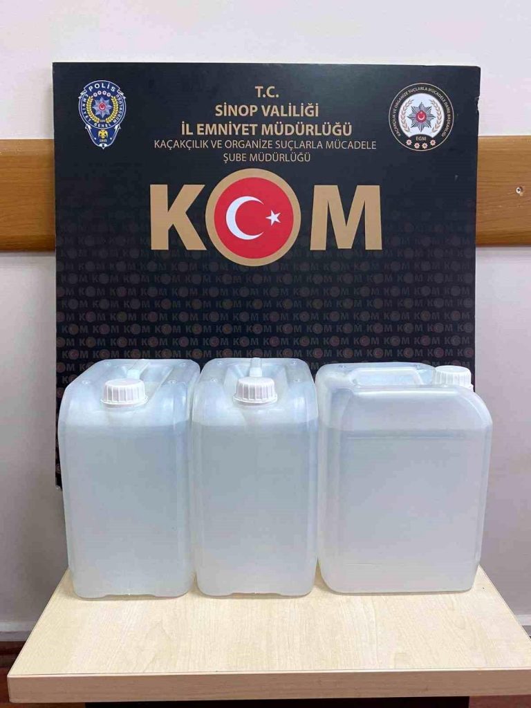 Sinopta motosikletin bagajindan 15 litre kacak alkol cikti Habermeydan