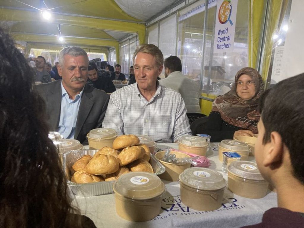 ABD Ankara Buyukelcisi depremzedelerle iftar yapti habermeydan