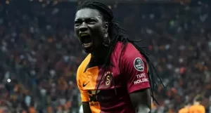 Galatasarayda Gomis affedildi1 Habermeydan