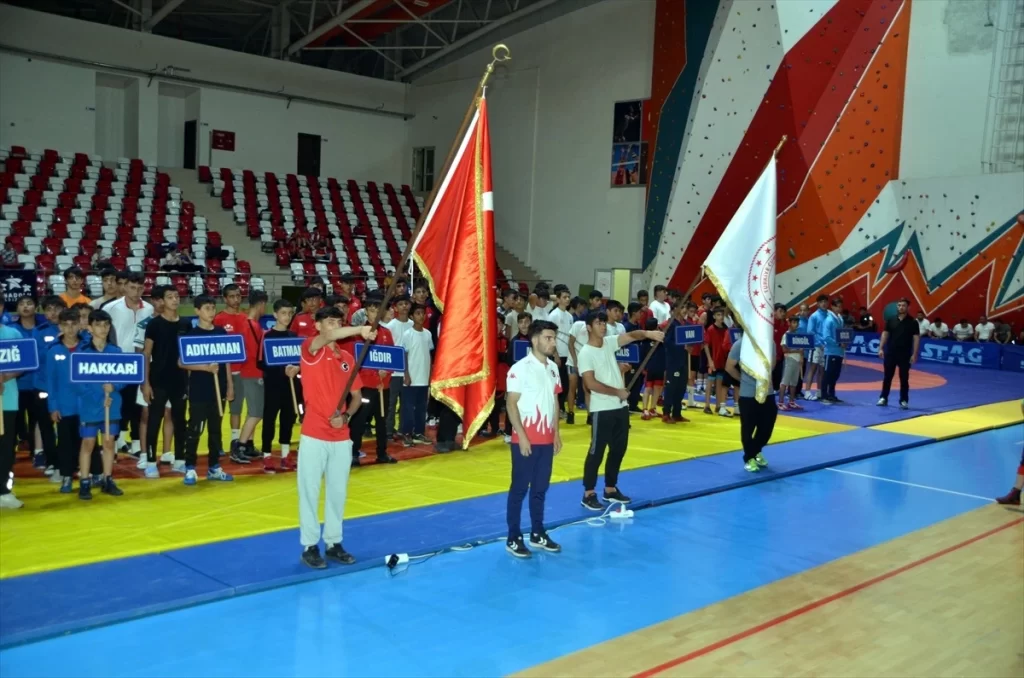 mus ta anadolu yildizlar ligi gures musabakalari basladi habermeydan