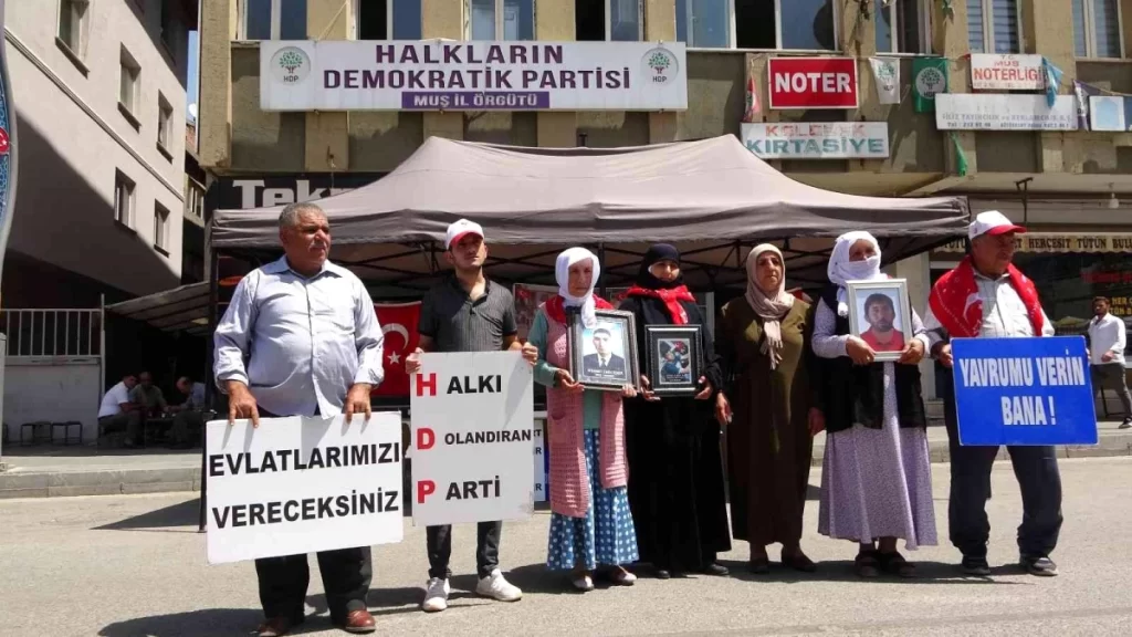 mus ta evlat nobetindeki ailelerin eylemi devam ediyor1 habermeydan