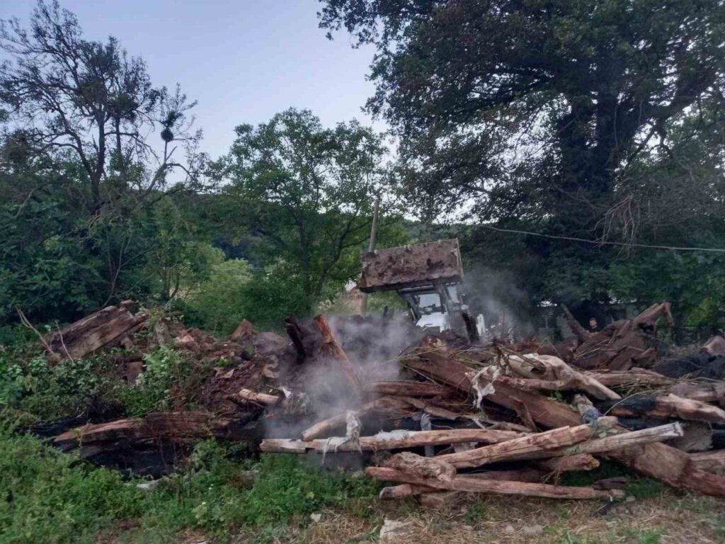 sinop gerze de tek katli ahsap ev yanarak kul oldu habermeydan