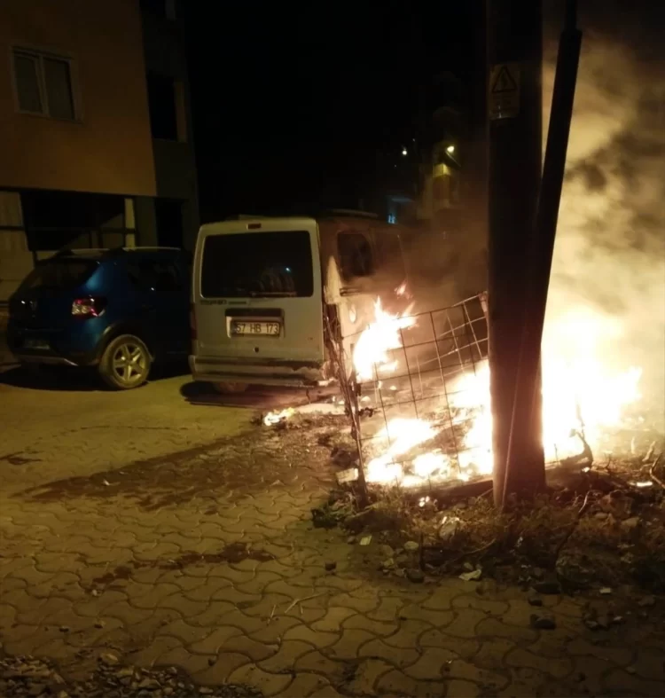 sinop turkeli de park halindeki aracta yangin cikti habermeydan