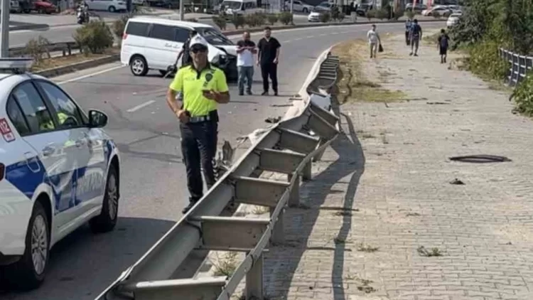 sinop ta hafif ticari arac bariyerlere carpti habermeydan