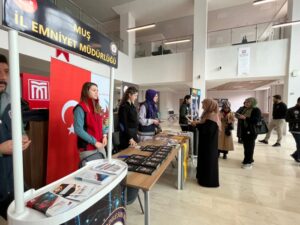 mus emniyeti 3 bin 500 universite ogrencisi bilgilendirdi1 habermeydan