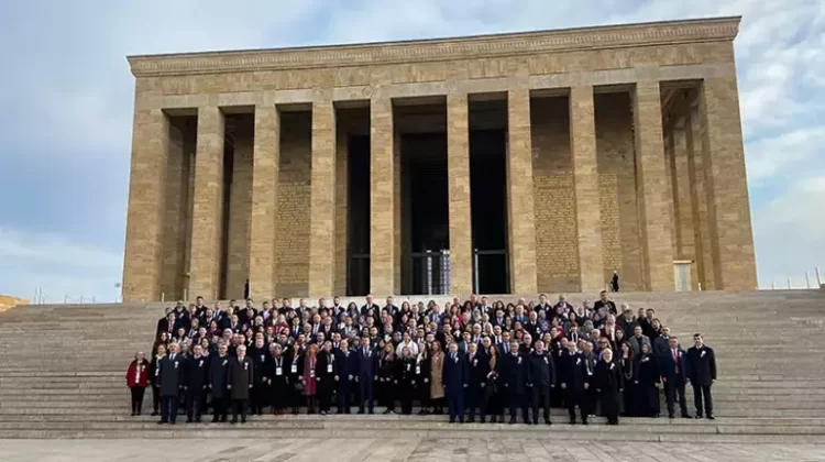 Bakan Tekin ogretmenlerle Anitkabiri ziyaret etti habermeydan