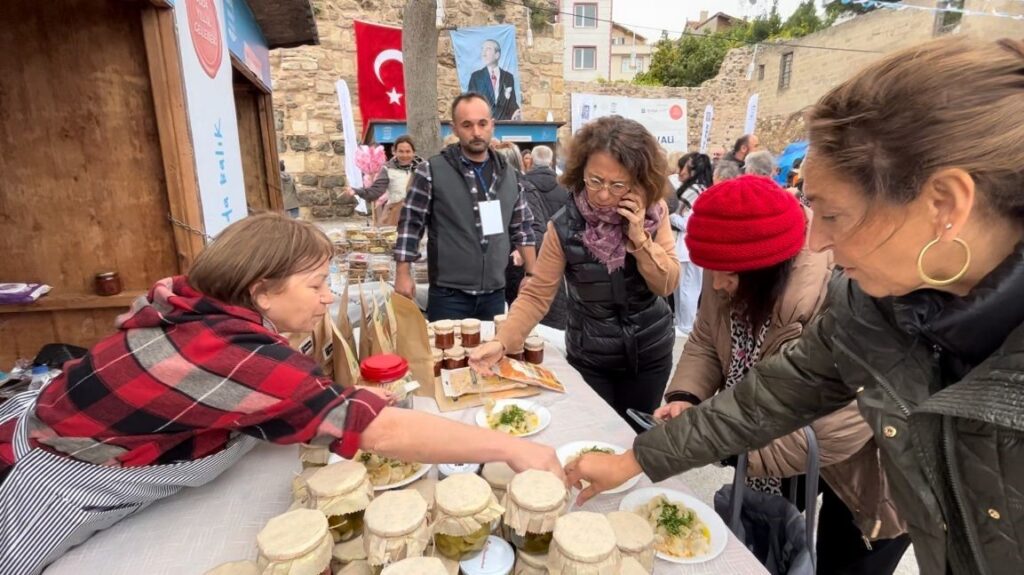 sinop ta levrek baligindan manti yapildi habermeydan