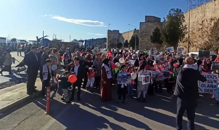 sinop ta minik cocuklar gazze icin yurudu habermeydan