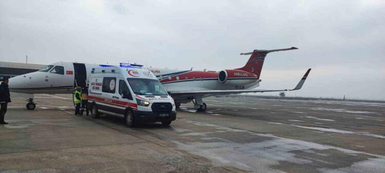 mus ta kalp ve karaciger yetmezligi olan minik kiz ambulans ucakla ankara ya sevk edildi habermeydan