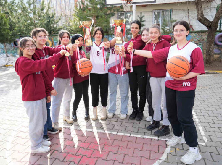 mus vali yazar ortaokulu kizlar basketbol takimi bolge sampiyonu oldu habermeydan