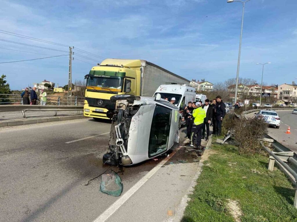 sinop ta otomobil viraji alamayinca takla atti 1 yarali habermeydan