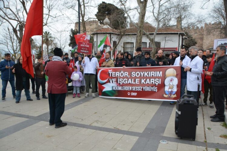 sinop ta saglik calisanlarindan filistin e destek icin sessiz yuruyus habermeydan