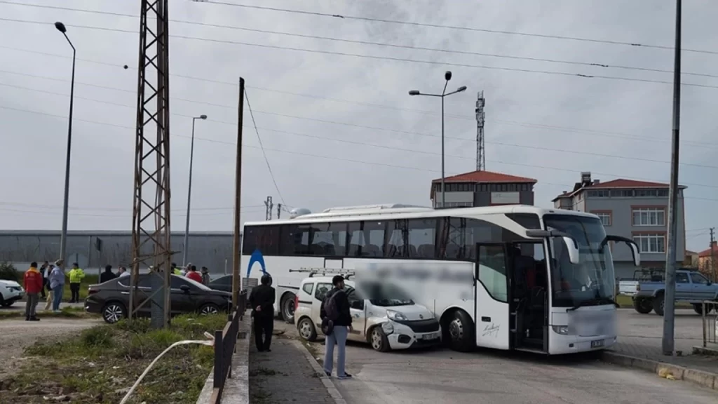 sinop ta gerceklesen zincirleme trafik kazasinda 1 kisi yaralandi habermeydan