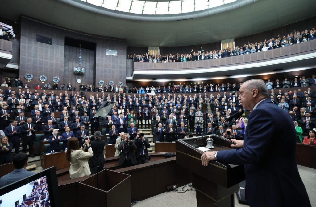 Hak bildigimiz inandigimiz yolda azimle ve sabirla yuruyecegiz habermeydan