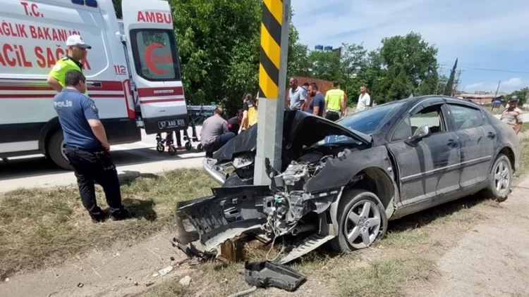 sinop ta dugune giden ailenin yaptigi kazada 5 kisi yaralandi habermeydan