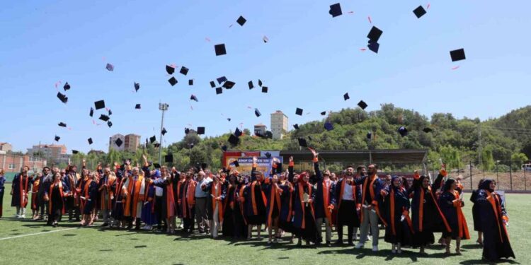 sinop turkeli meslek yuksekokulu nda 149 ogrencinin mezuniyet coskusu habermeydan