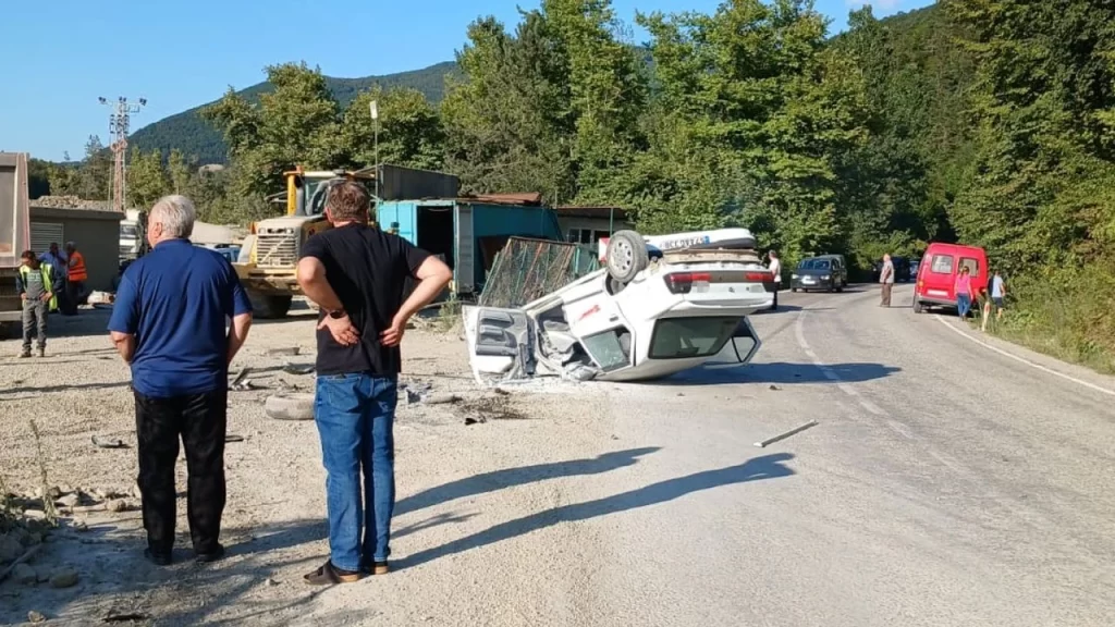 sinop ta bir otomobil kamyona carpip takla atti habermeydan