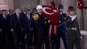 Erdogan ve Devlet Erkani Anitkabirde habermeydan