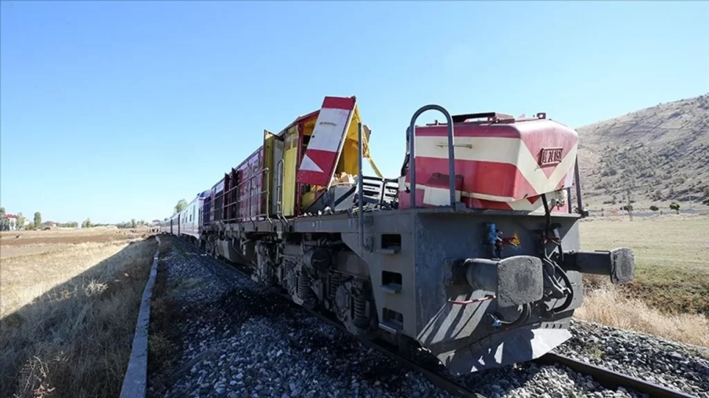 mus ta yolcu treni kaza yapti 1 olu 2 yarali habermeydan