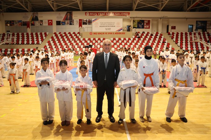 mus ta 400 sporcu icin karate kusak terfi toreni duzenlendi habermeydan