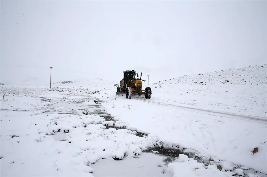 mus ta kardan kapanan 41 koy yolu ulasima acildi habermeydan