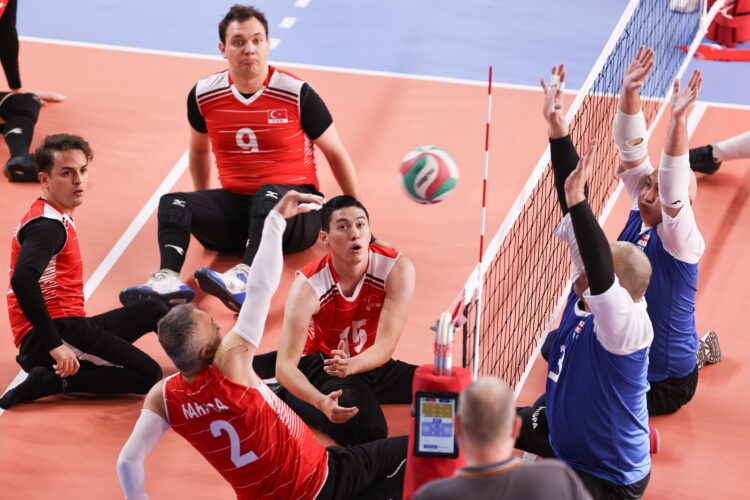 paravolley oturarak voleybol erkek milli takimi galibiyetle basladi habermeydan