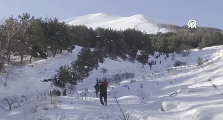 Erzurum Palandokende cig dustu habermeydan