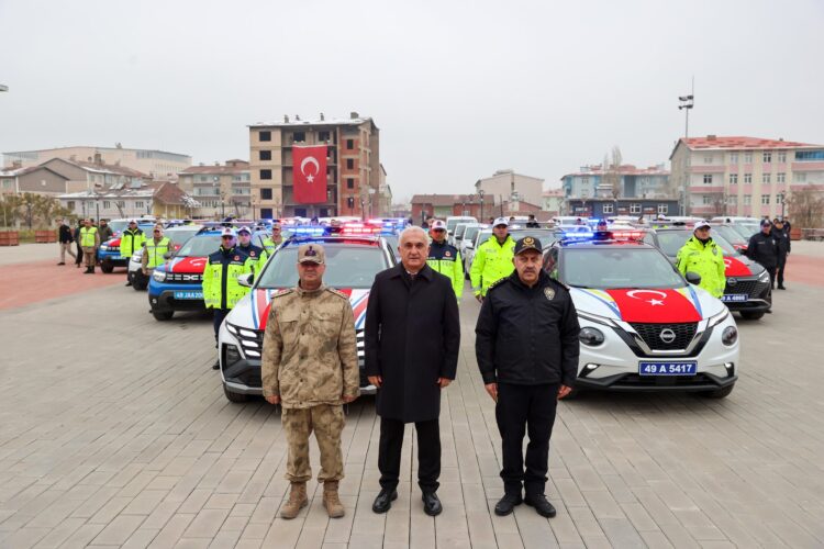 mus ta jandarma ve emniyete tahsis edilen 41 yeni arac icin toren duzenlendi habermeydan