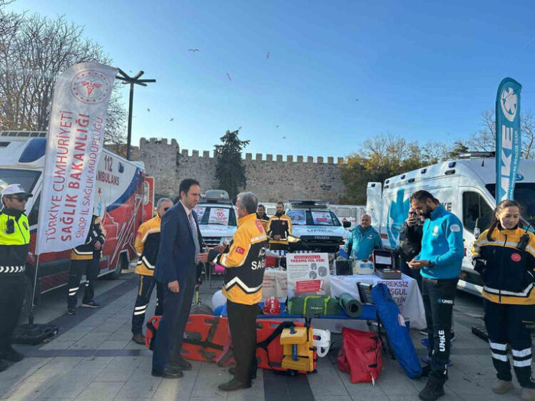 sinop ta vatandaslara trafikte fermuar sistemi tanitildi habermeydan