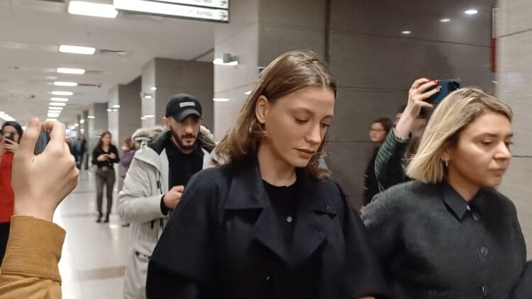 Serenay Sarikaya ifade vermek icin adliyede habermeydan