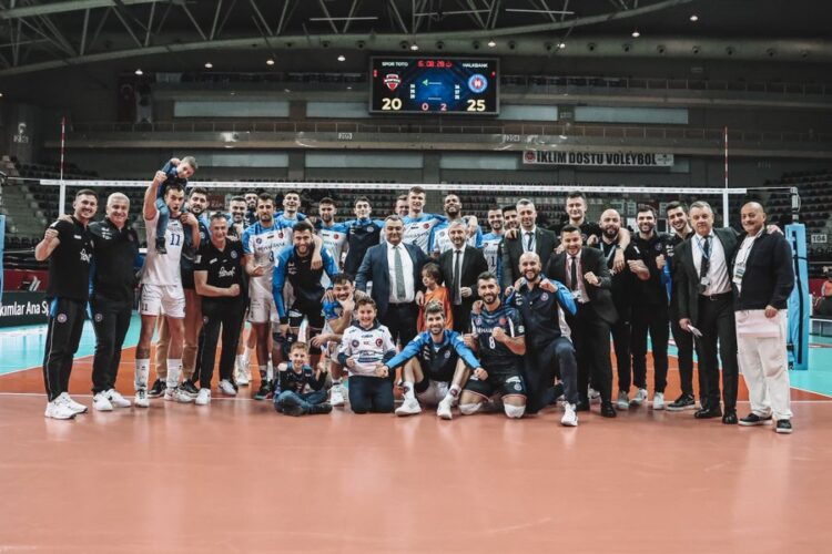 halkbank spor toto yu set vermeden gecti habermeydan