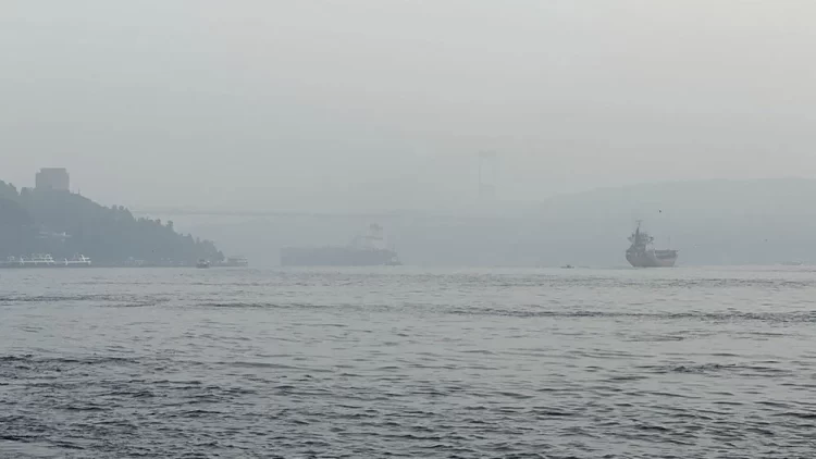 Istanbul Bogazinda gemi trafigi cift yonlu durduruldu habermeydan