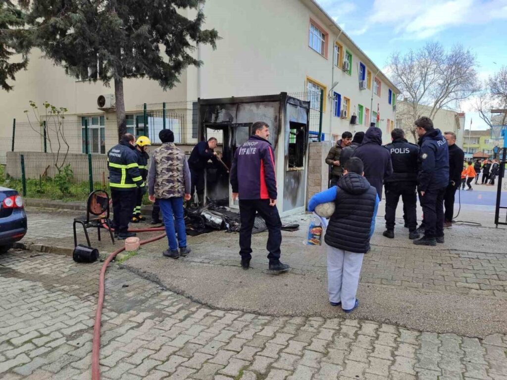 sinop gazi mustafa kemal ilkokulu guvenlik kulubesinde yangin habermeydan