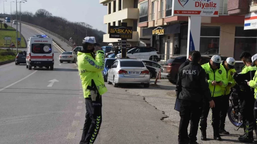 sinop ta motosiklet devrildi 1 yarali habermeydan