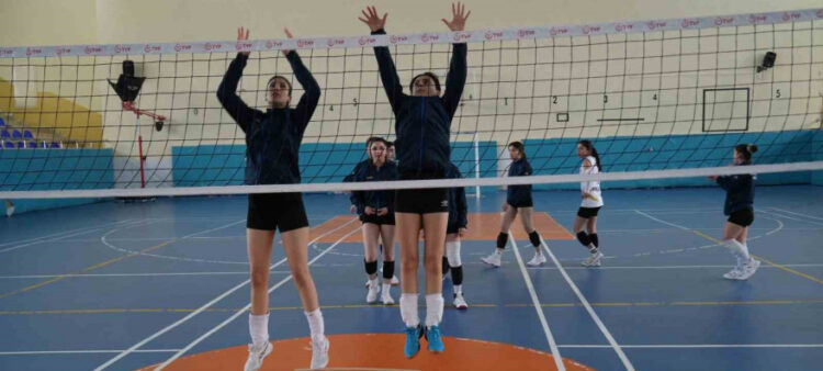 mus spor lisesi kiz voleybol takimi turkiye sampiyonasina hazirlaniyor habermeydan e1741620044605